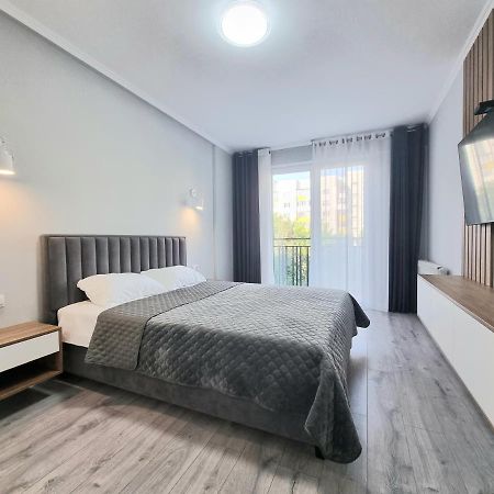Center, Albisoara Str., 1Bedroom And Living With Balcony Kischinau Exterior foto