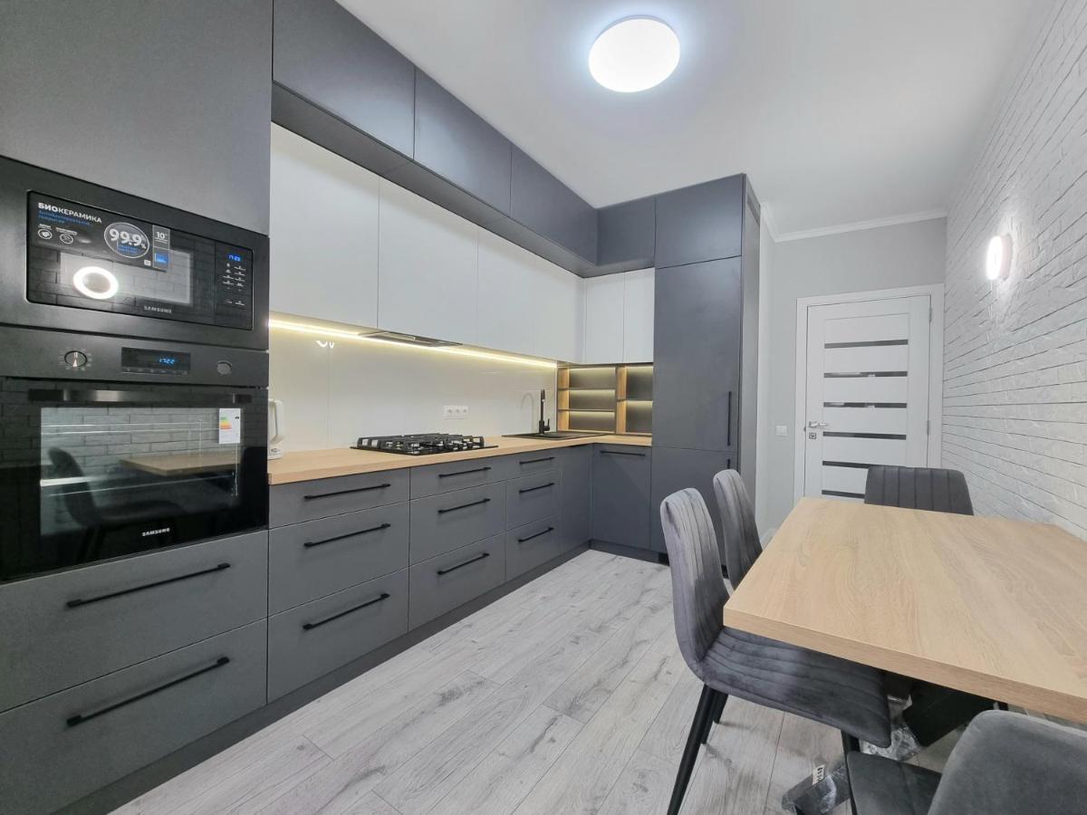 Center, Albisoara Str., 1Bedroom And Living With Balcony Kischinau Exterior foto