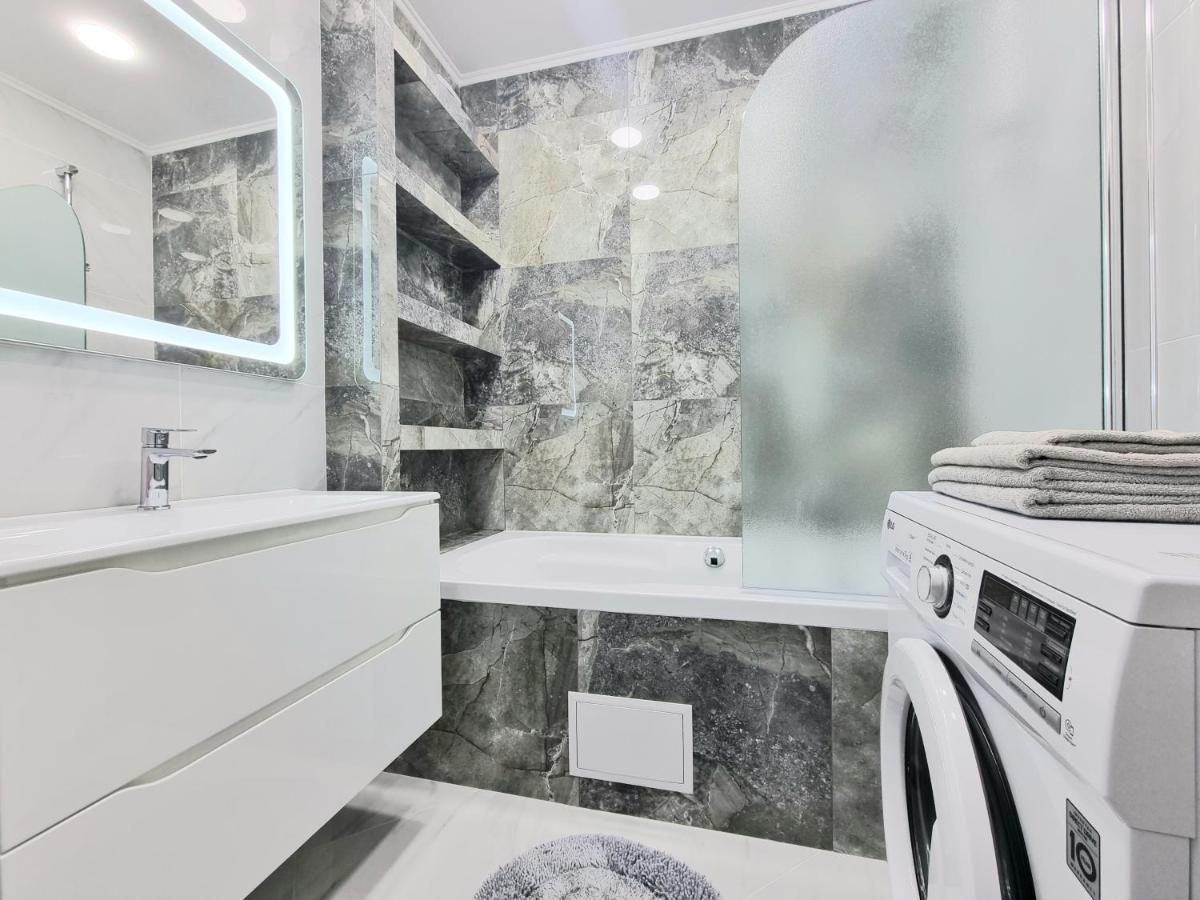 Center, Albisoara Str., 1Bedroom And Living With Balcony Kischinau Exterior foto
