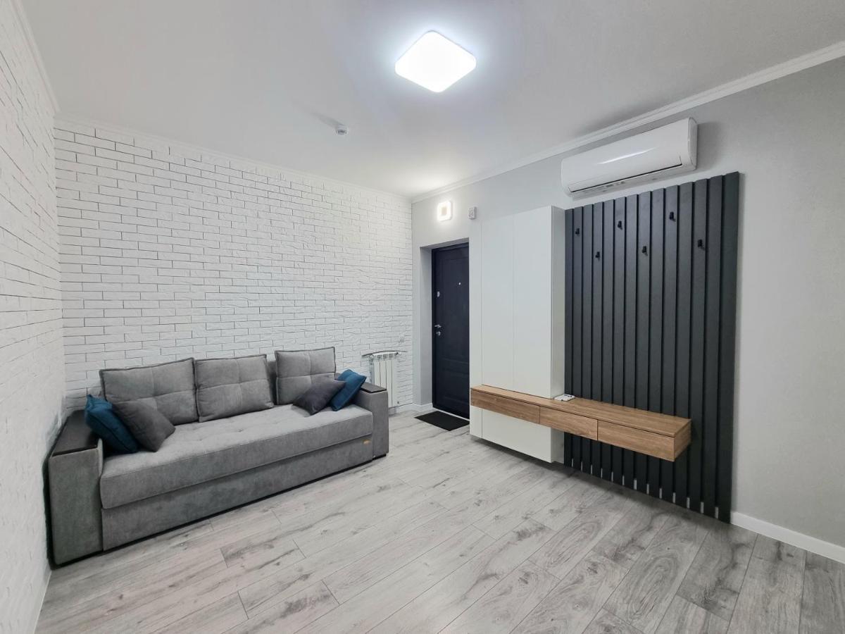 Center, Albisoara Str., 1Bedroom And Living With Balcony Kischinau Exterior foto